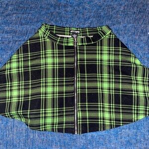 Hot Topic Black and Green Plaid Mini Skirt With Zipper-Size XS has pockets!